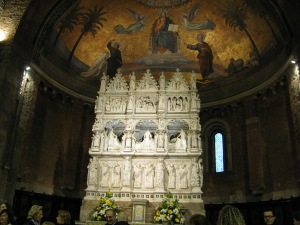 L'Arca marmorea di S. Agostino, capolavoro della scultura lombarda del Trecento