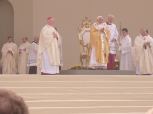 Celebrazione eucaristica presieduta dal Santo Padre a Pavia. Fra i concelebranti il vescovo di Pavia monsignor Giudici